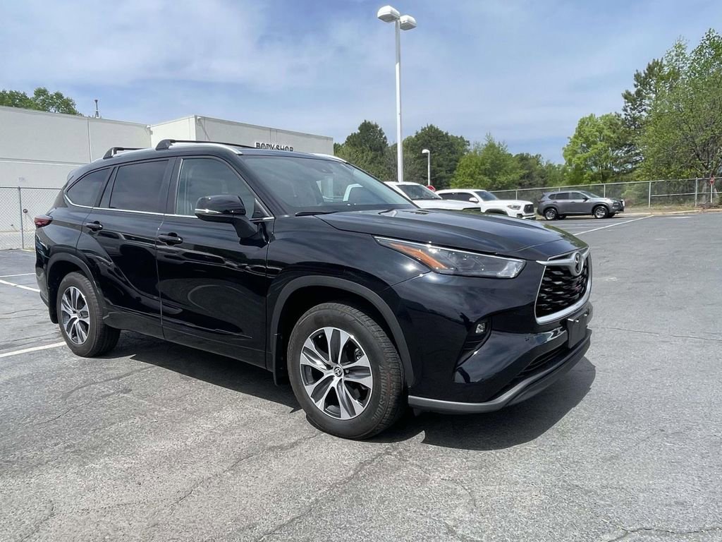 Used 2023 Toyota Highlander XLE image 40
