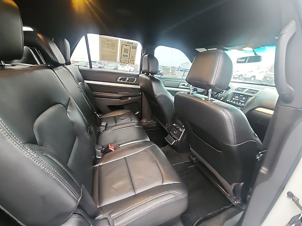 Used 2017 Ford Explorer XLT w/ Equipment Group 202A image 29