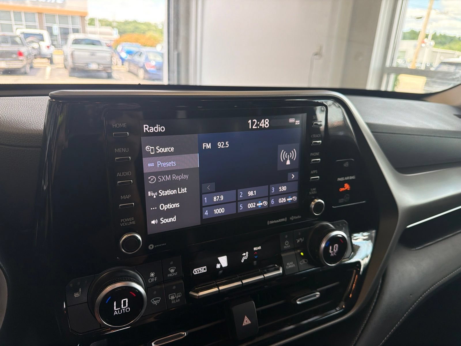 Used 2022 Toyota Highlander XLE AWD/4WD image 30