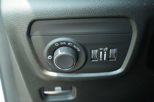 New 2026 Jeep Grand Cherokee L Laredo w/ MOPAR Finishing Package AWD/4WD image 34