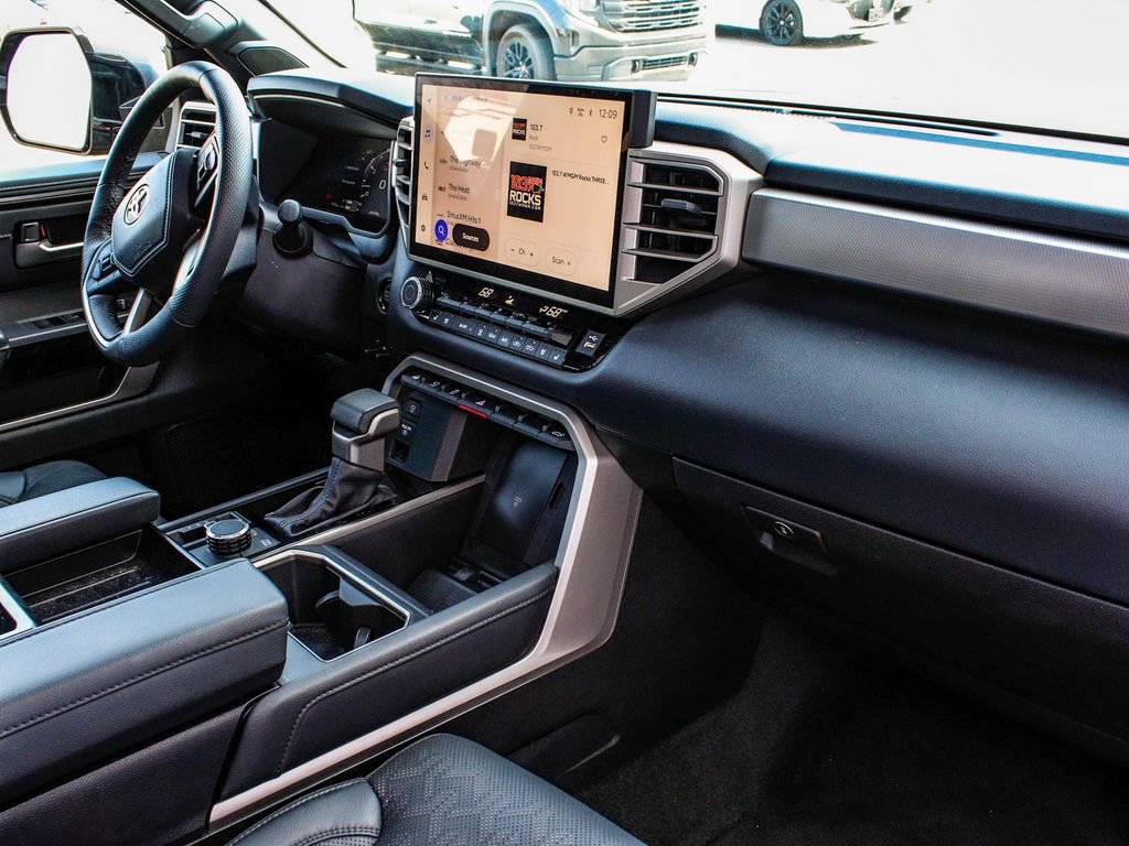 Used 2025 Toyota Tundra Limited AWD/4WD image 38