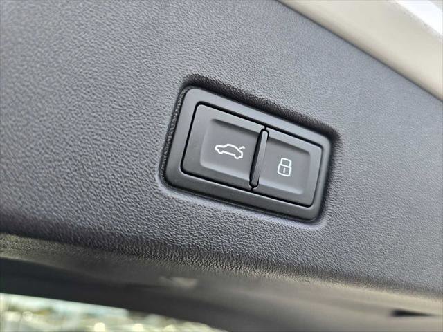 Used 2023 Audi Q4 e-tron Premium Plus w/ Premium Plus image 18