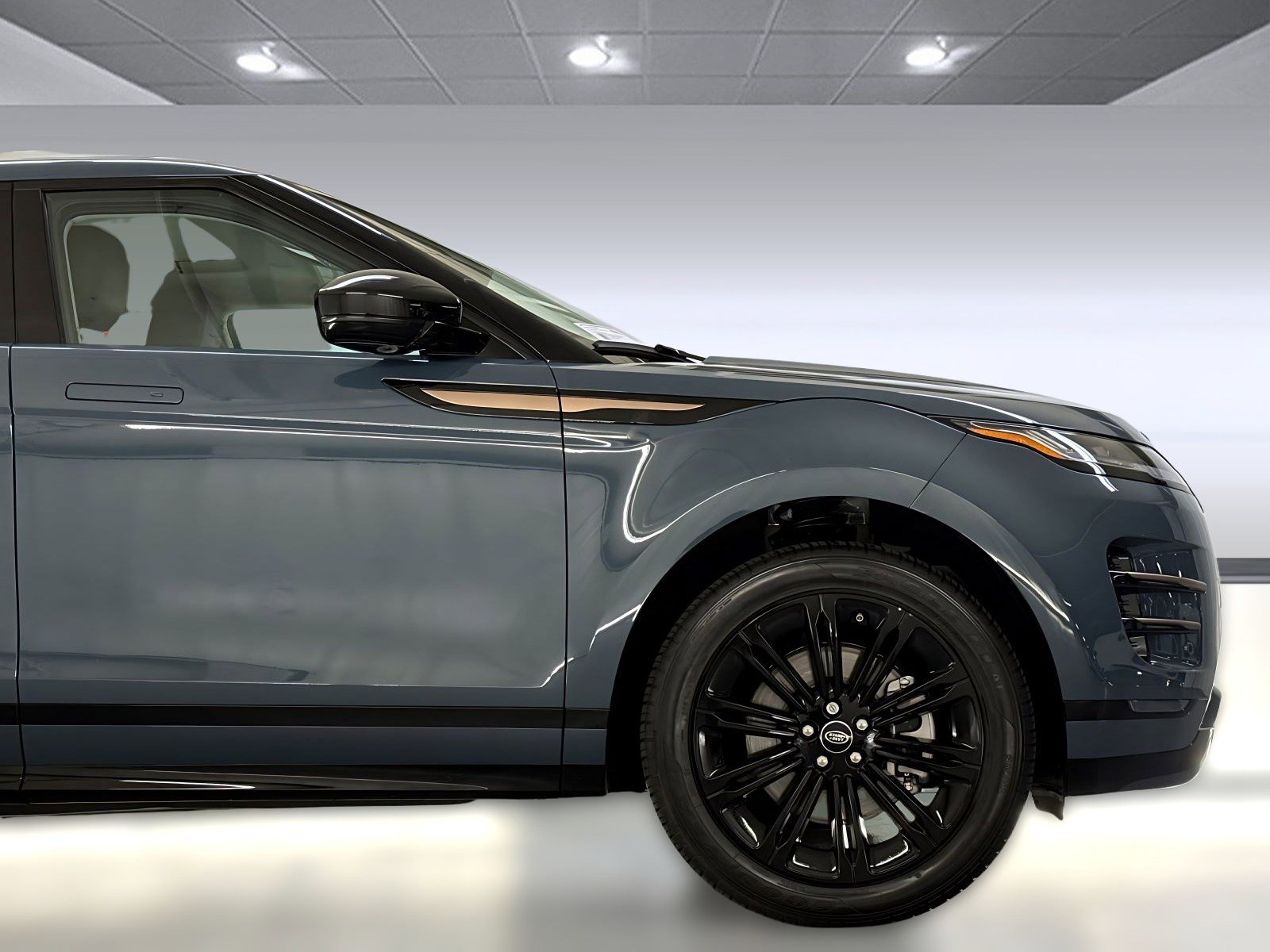 Used 2024 Land Rover Range Rover Evoque Dynamic SE image 35