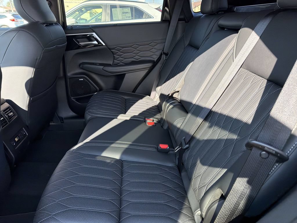New 2026 Mitsubishi Outlander SEL AWD/4WD image 11