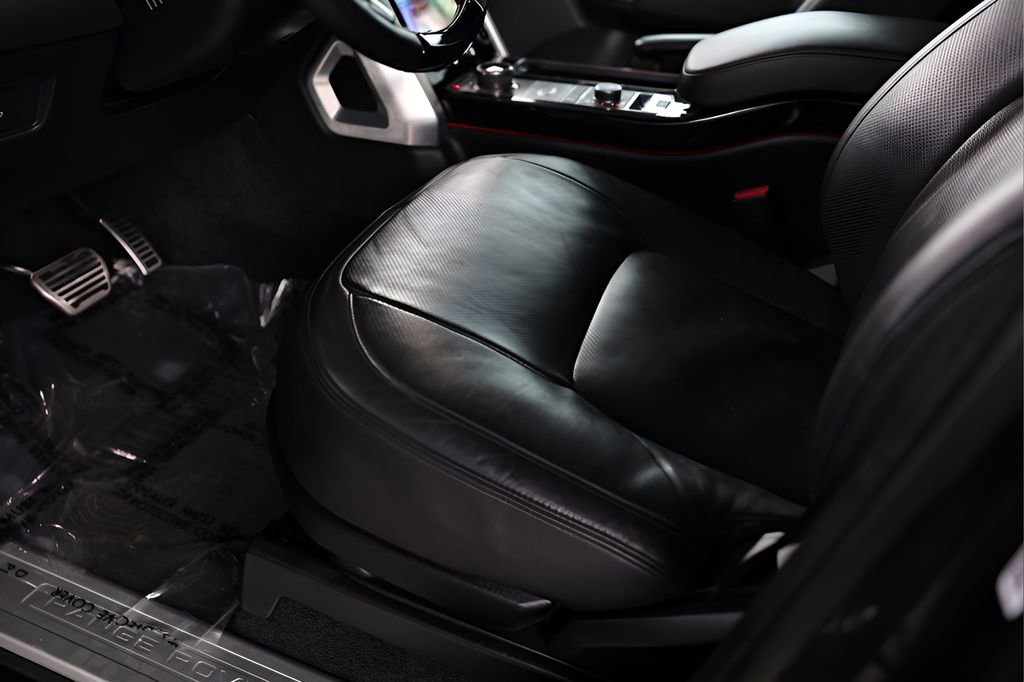 Used 2021 Land Rover Range Rover P525 Westminster Edition image 32