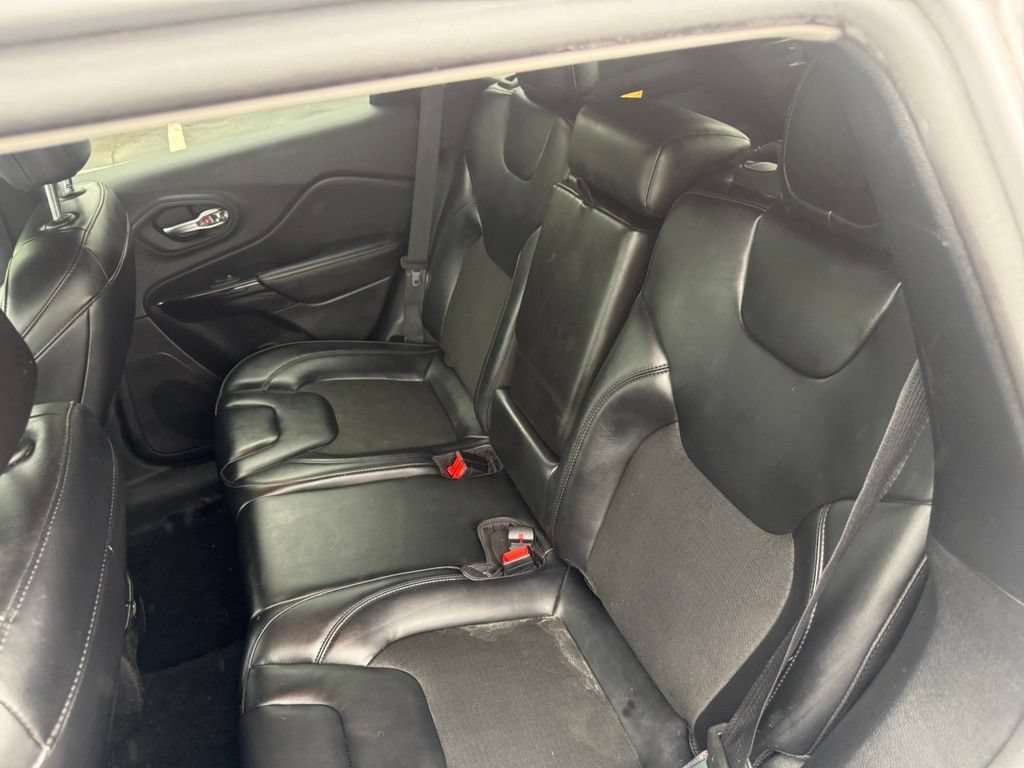 Used 2021 Jeep Cherokee Latitude Plus AWD/4WD image 31