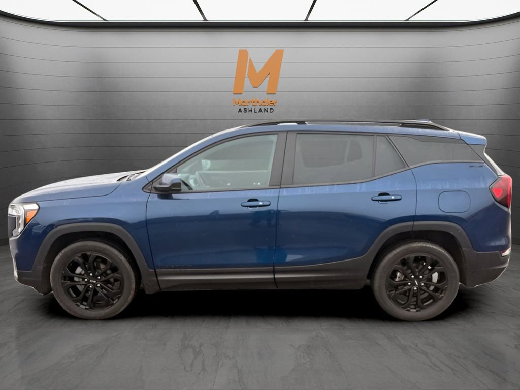 Used 2022 GMC Terrain SLE w/ Driver Convenience Package image 2