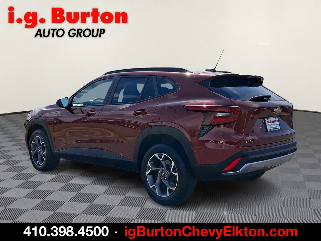 Certified 2024 Chevrolet Trax LT w/ Sunroof Package FWD image 4