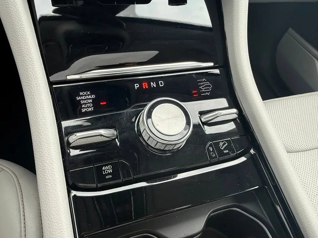Used 2022 Jeep Grand Cherokee Overland AWD/4WD image 21