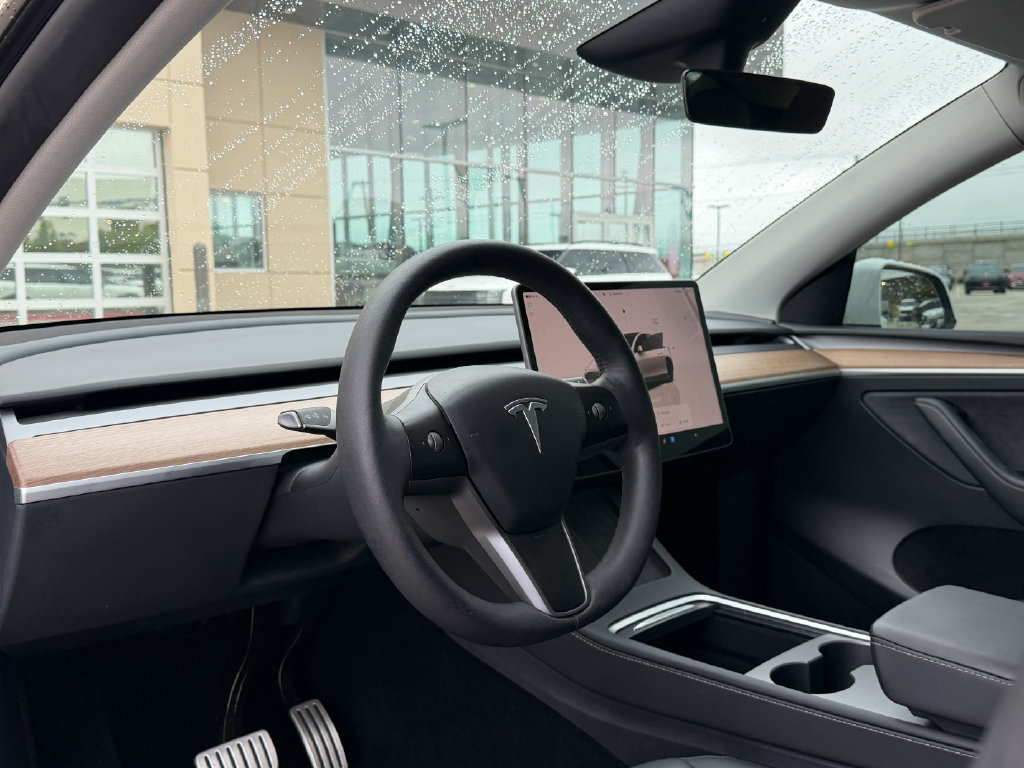 Used 2024 Tesla Model Y Performance AWD/4WD image 16