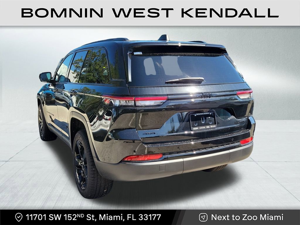 Used 2025 Jeep Grand Cherokee Limited w/ Black Appearance Package image 3