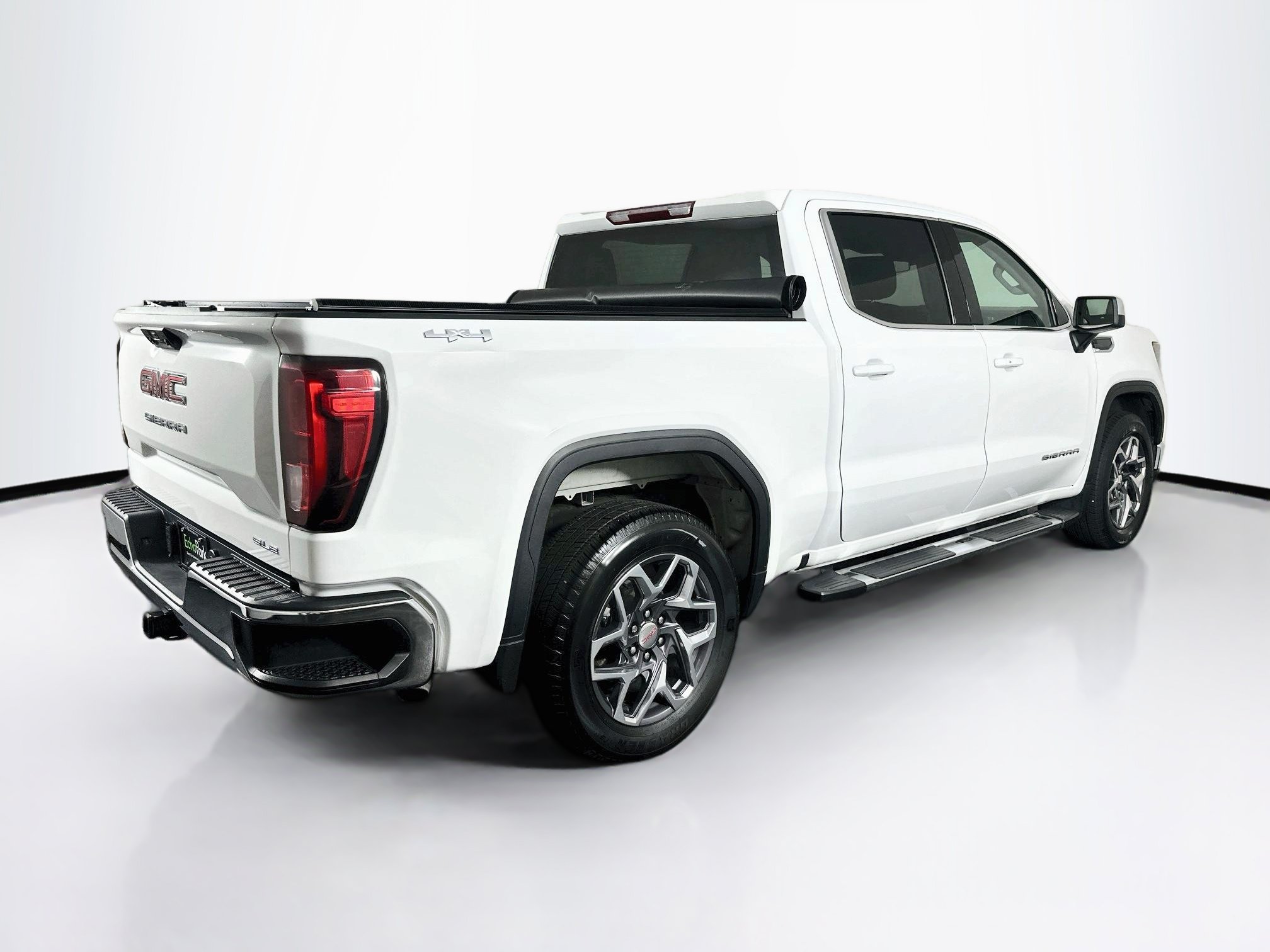 Used 2023 GMC Sierra 1500 SLE AWD/4WD image 9