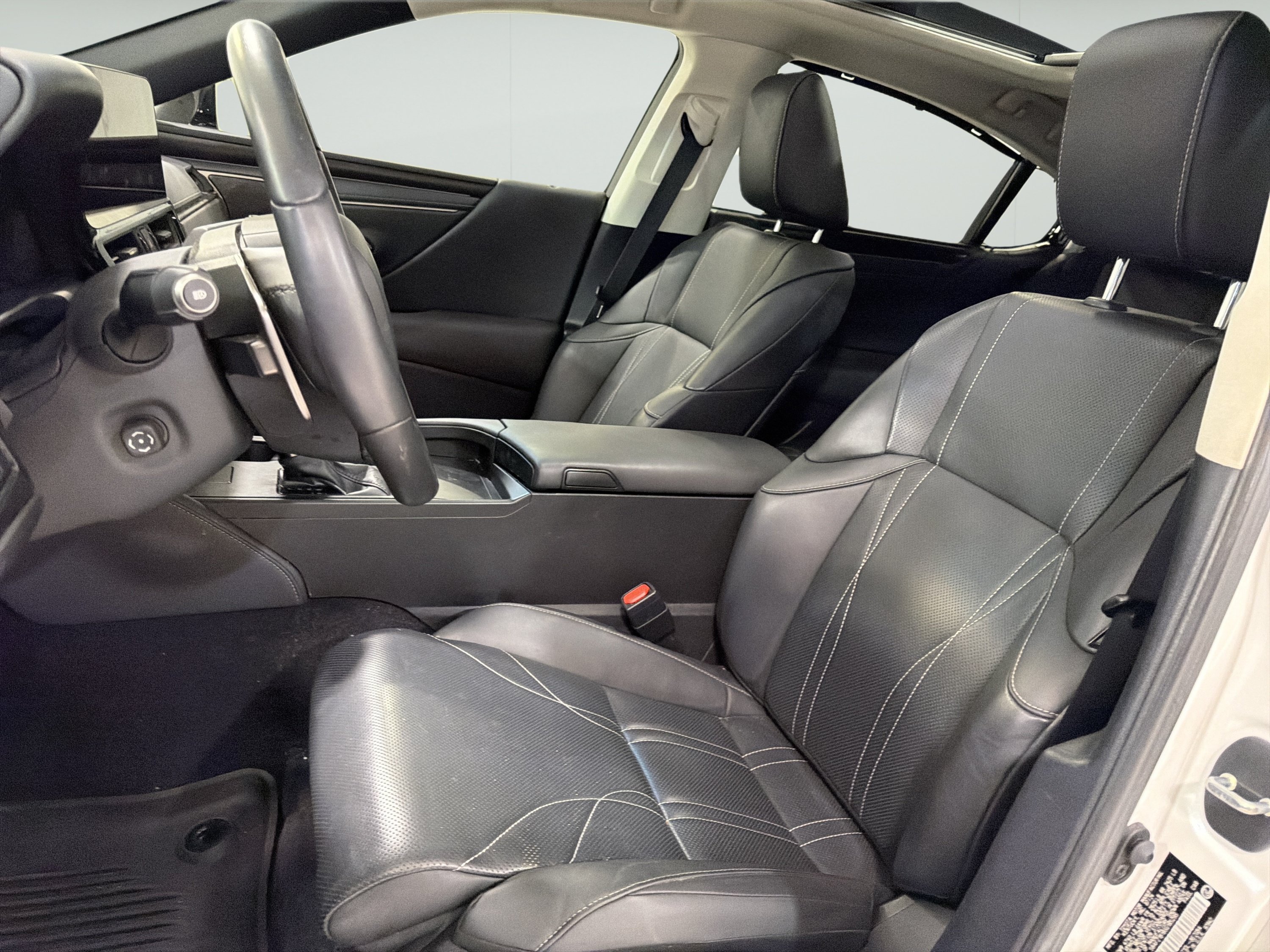 Used 2025 Lexus ES 350 Ultra Luxury w/ Accessory Package (Z2) FWD image 9