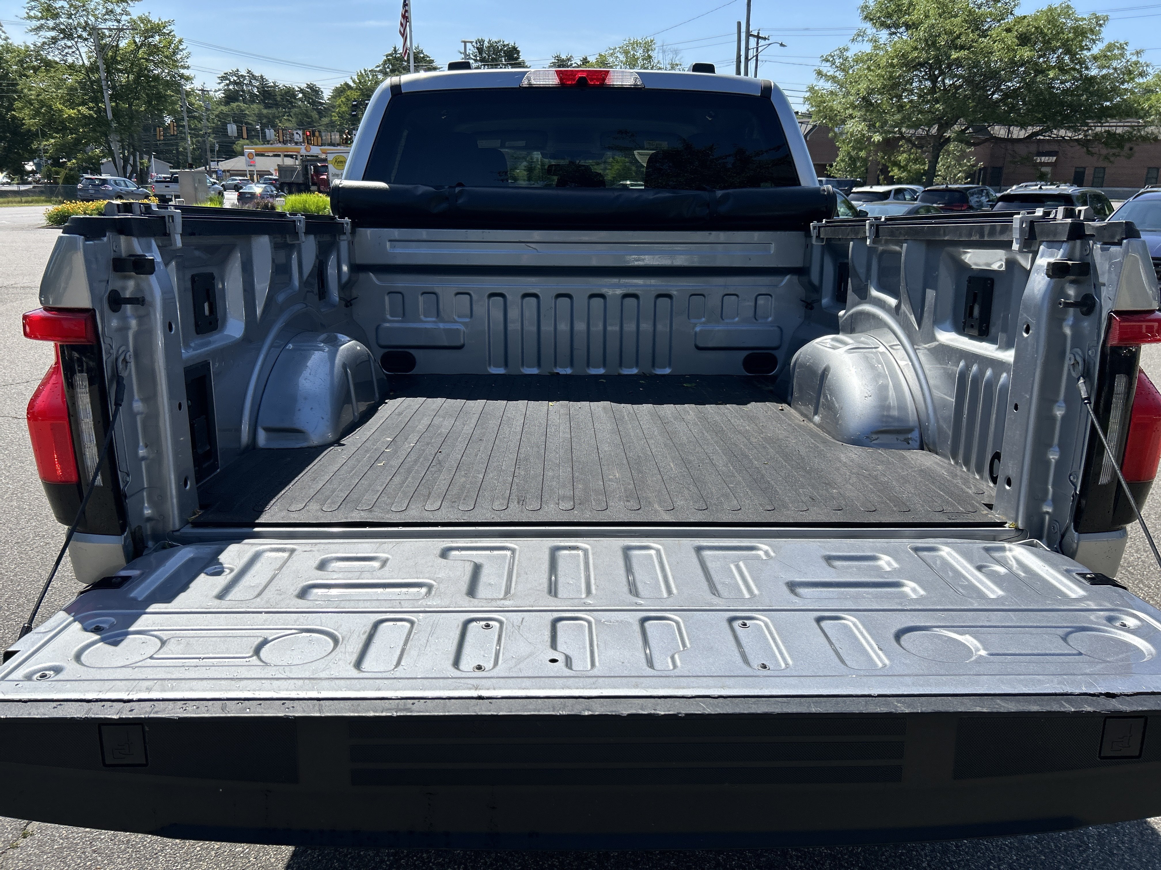 Used 2023 Ford F150 Lightning XLT AWD/4WD image 17