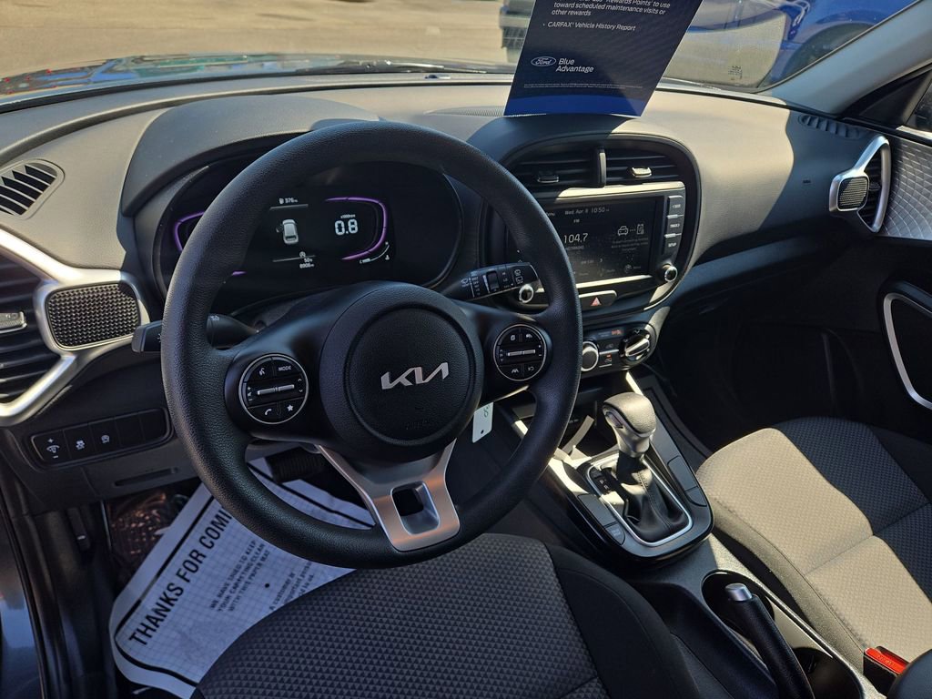 Used 2025 Kia Soul LX w/ LX Technology Package FWD image 7