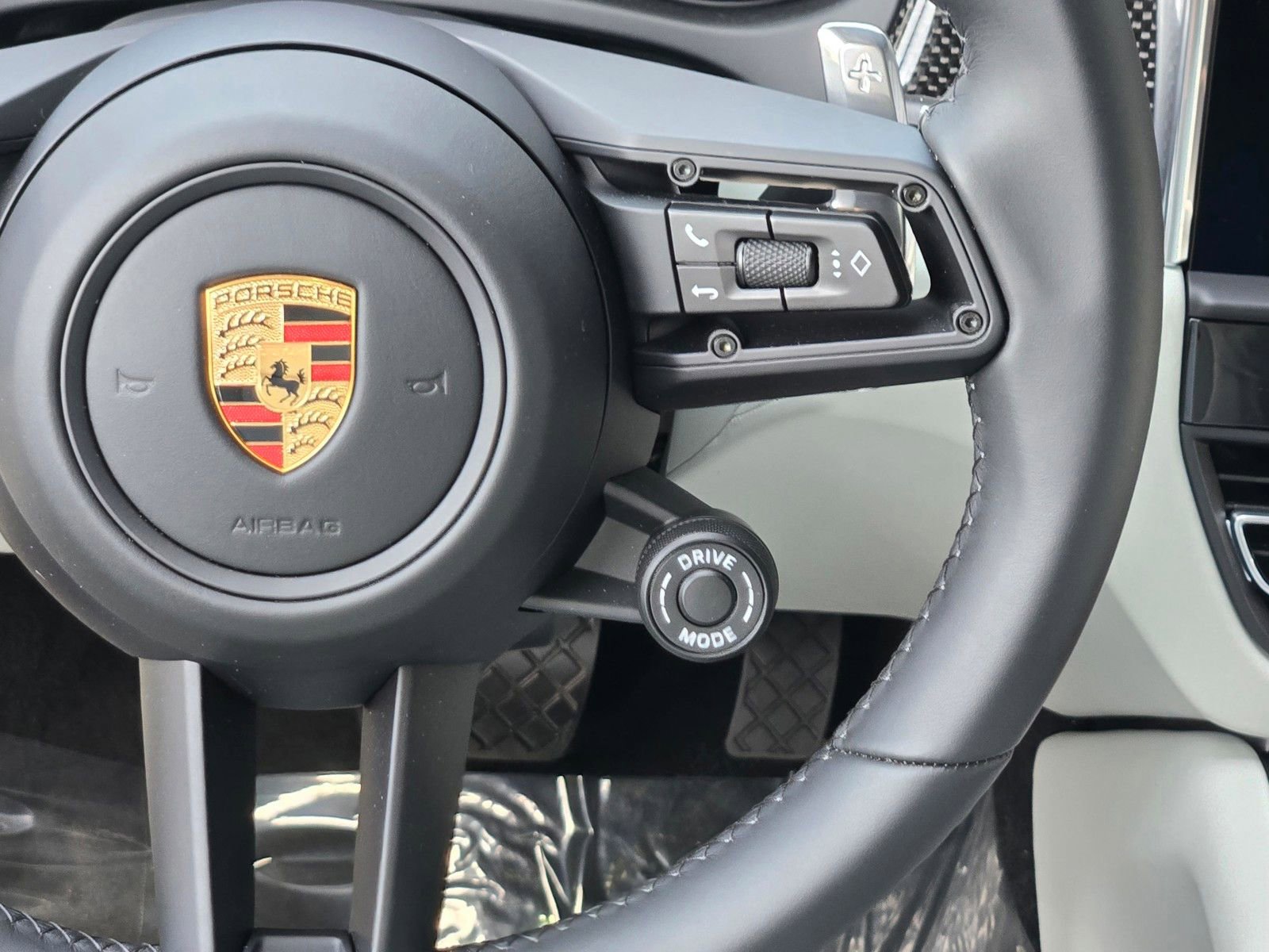 Used 2026 Porsche Macan GTS AWD/4WD image 19