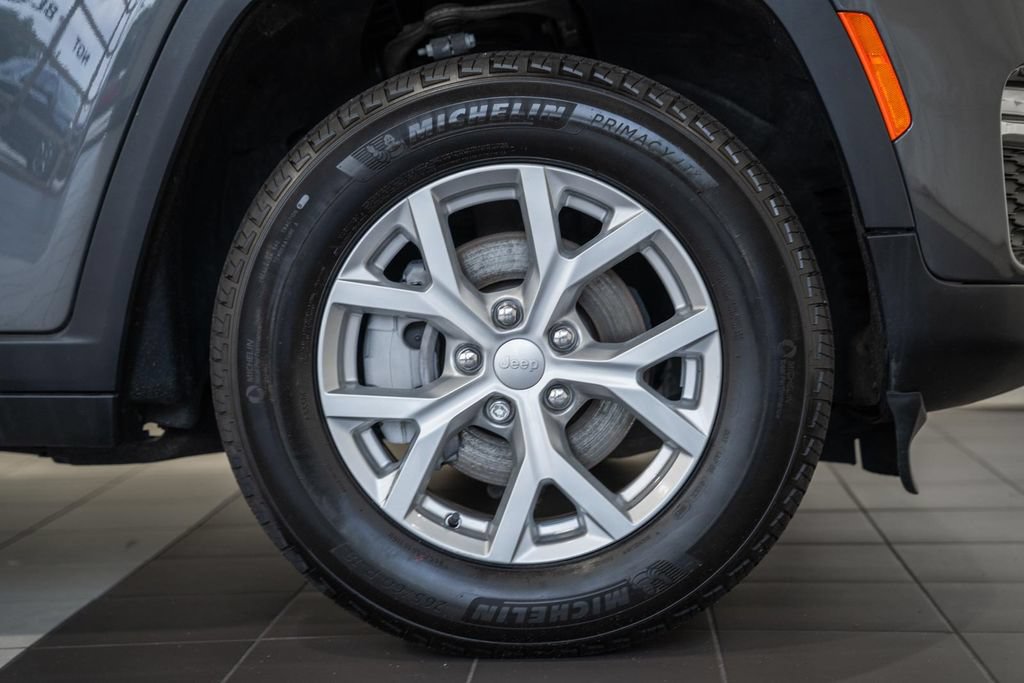 Used 2023 Jeep Grand Cherokee Limited AWD/4WD image 17