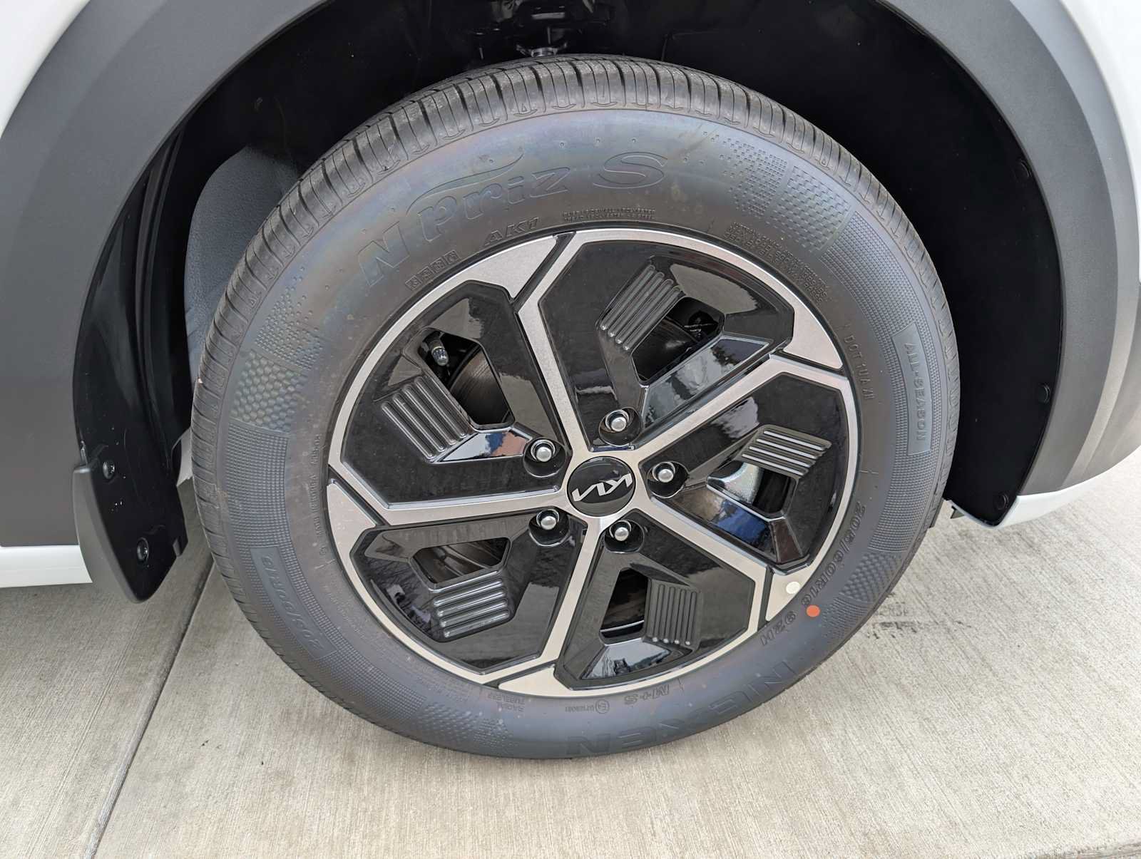 New 2026 Kia Niro LX FWD image 3