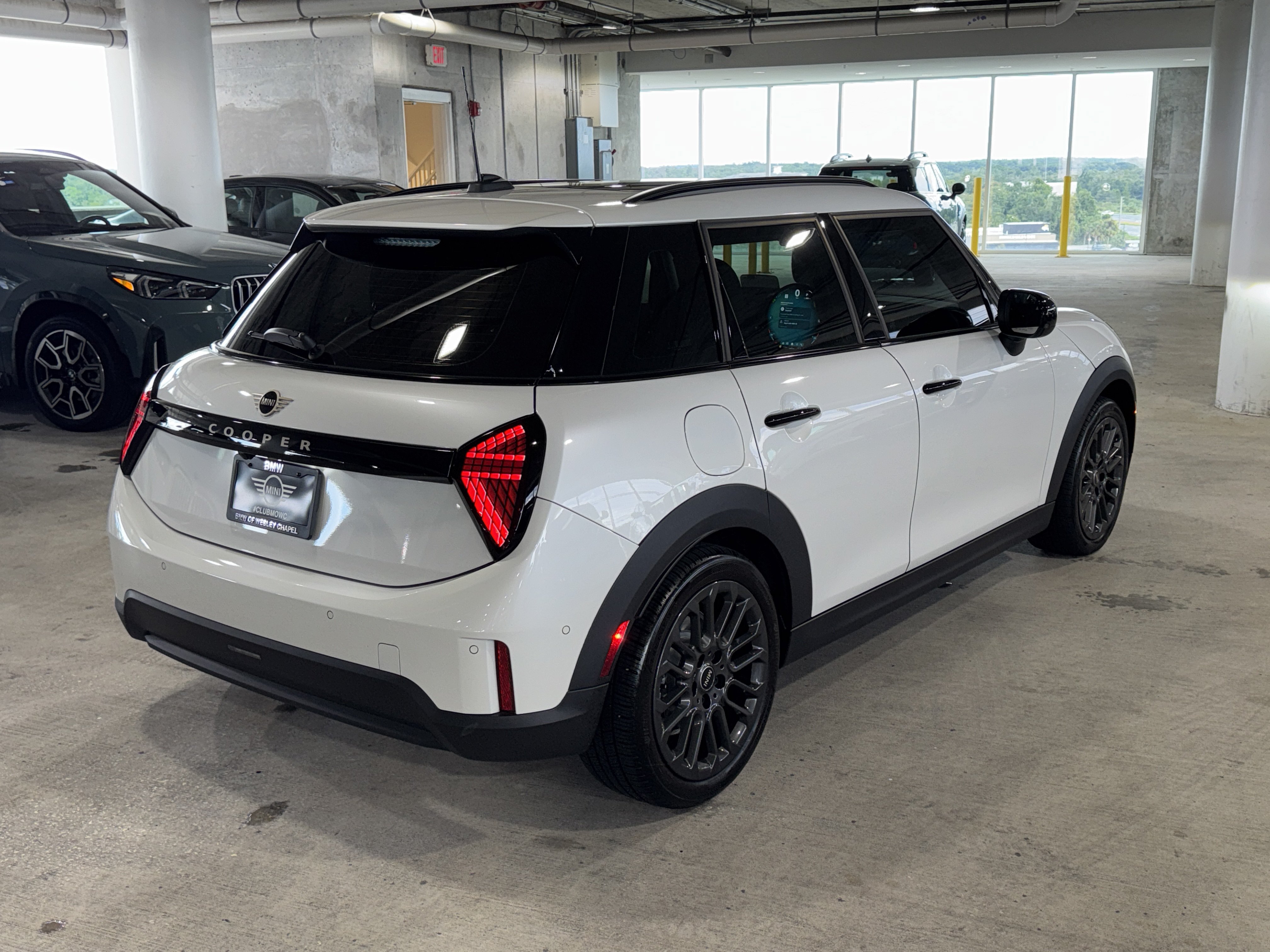 Used 2025 MINI Cooper 4-Door Hardtop FWD image 8