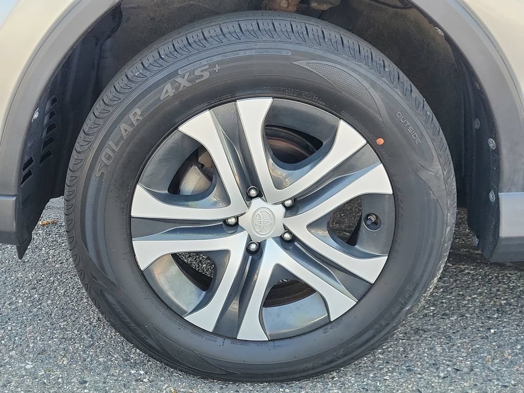 Used 2018 Toyota RAV4 LE w/ All Weather Liner Package AWD/4WD image 23