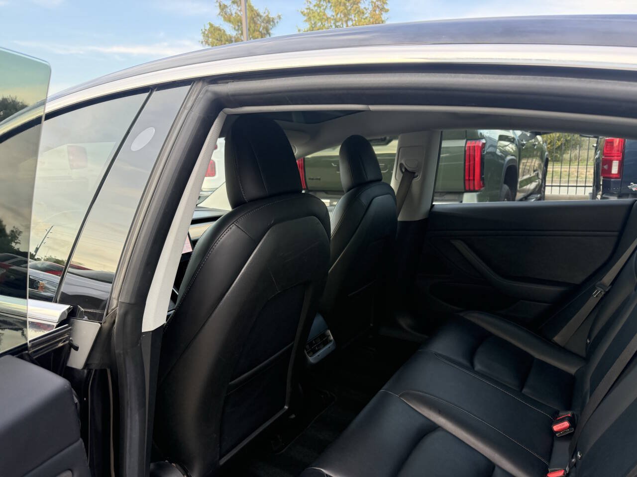 Used 2018 Tesla Model 3 Long Range RWD image 13