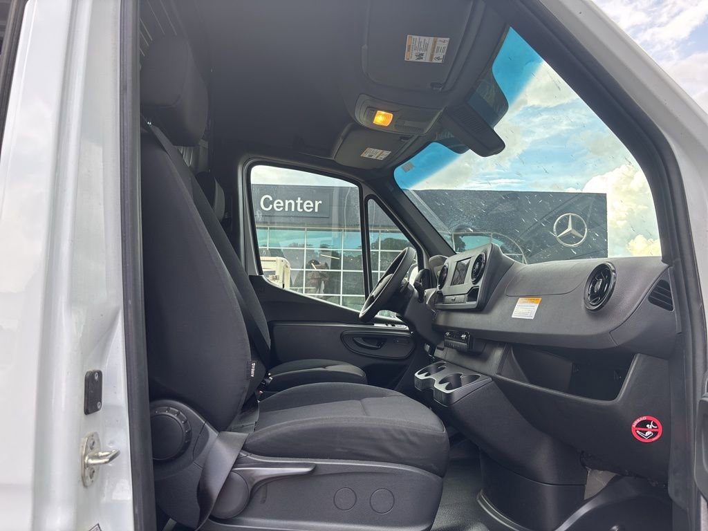 Used 2024 Mercedes-Benz Sprinter 2500 image 35