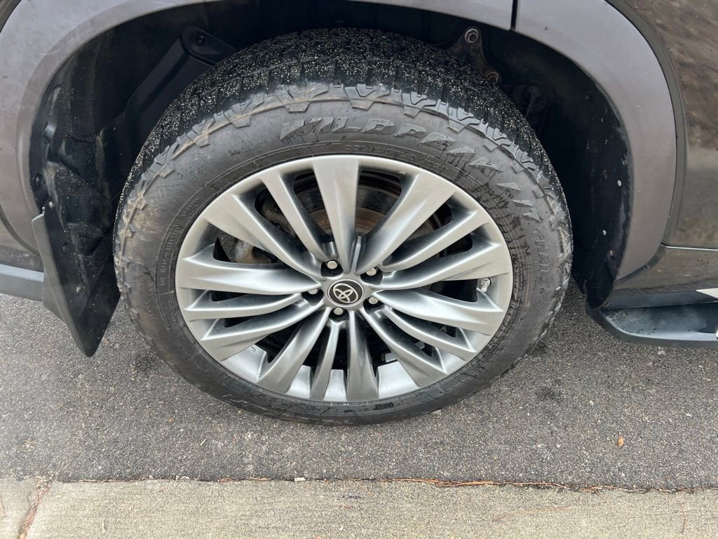 Used 2020 Toyota Highlander Platinum image 10