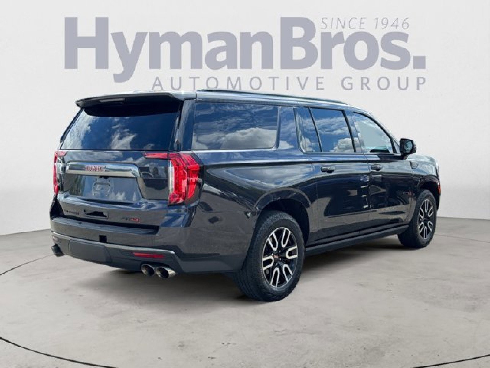 Used 2023 GMC Yukon XL AT4 w/ AT4 Premium Plus Package image 3
