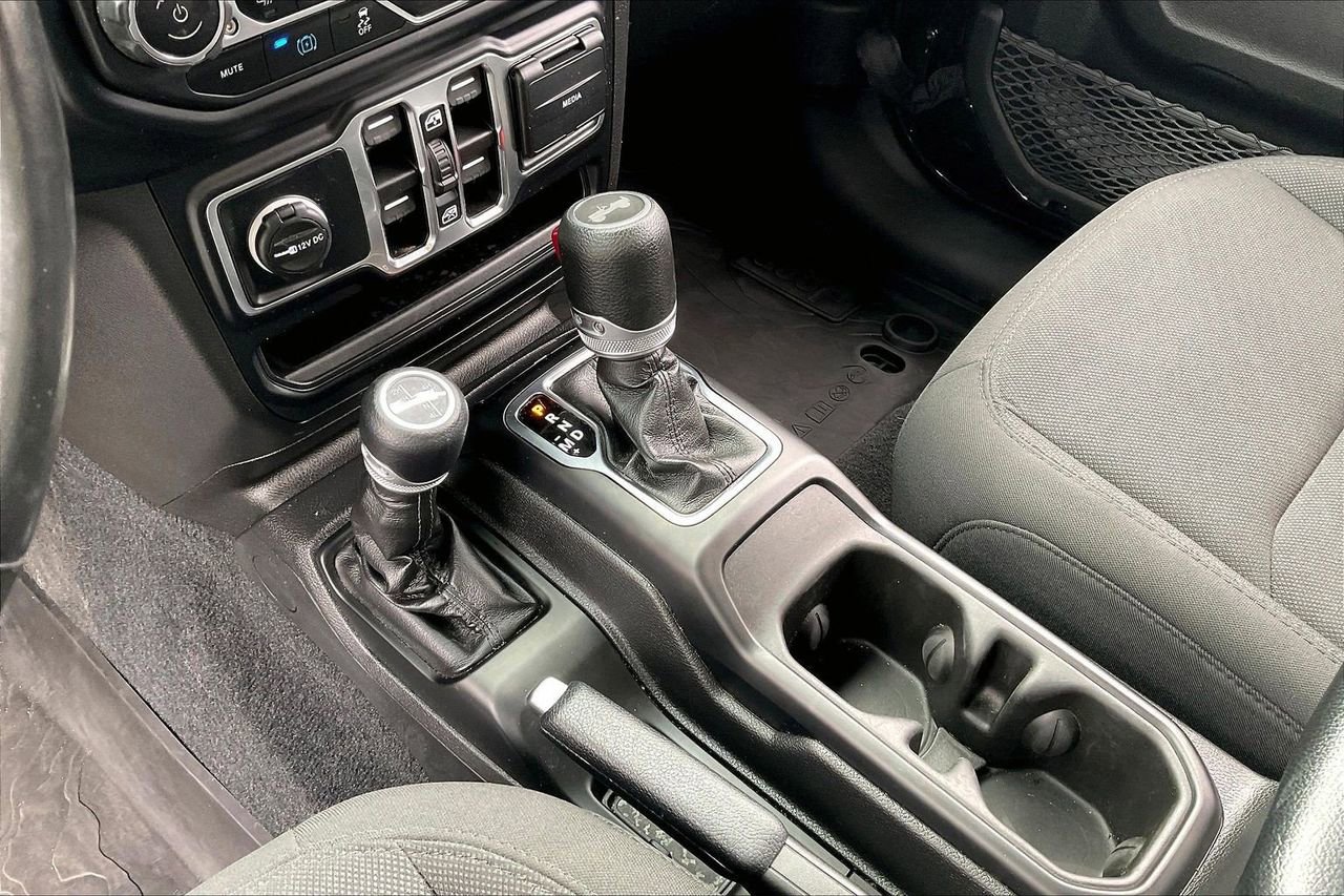 Certified 2023 Jeep Wrangler Unlimited w/ Cold Weather Group image 31