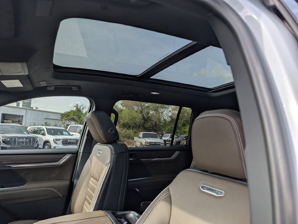 New 2027 GMC Acadia Denali Ultimate w/ LPO, Floor Liner Package AWD/4WD image 25