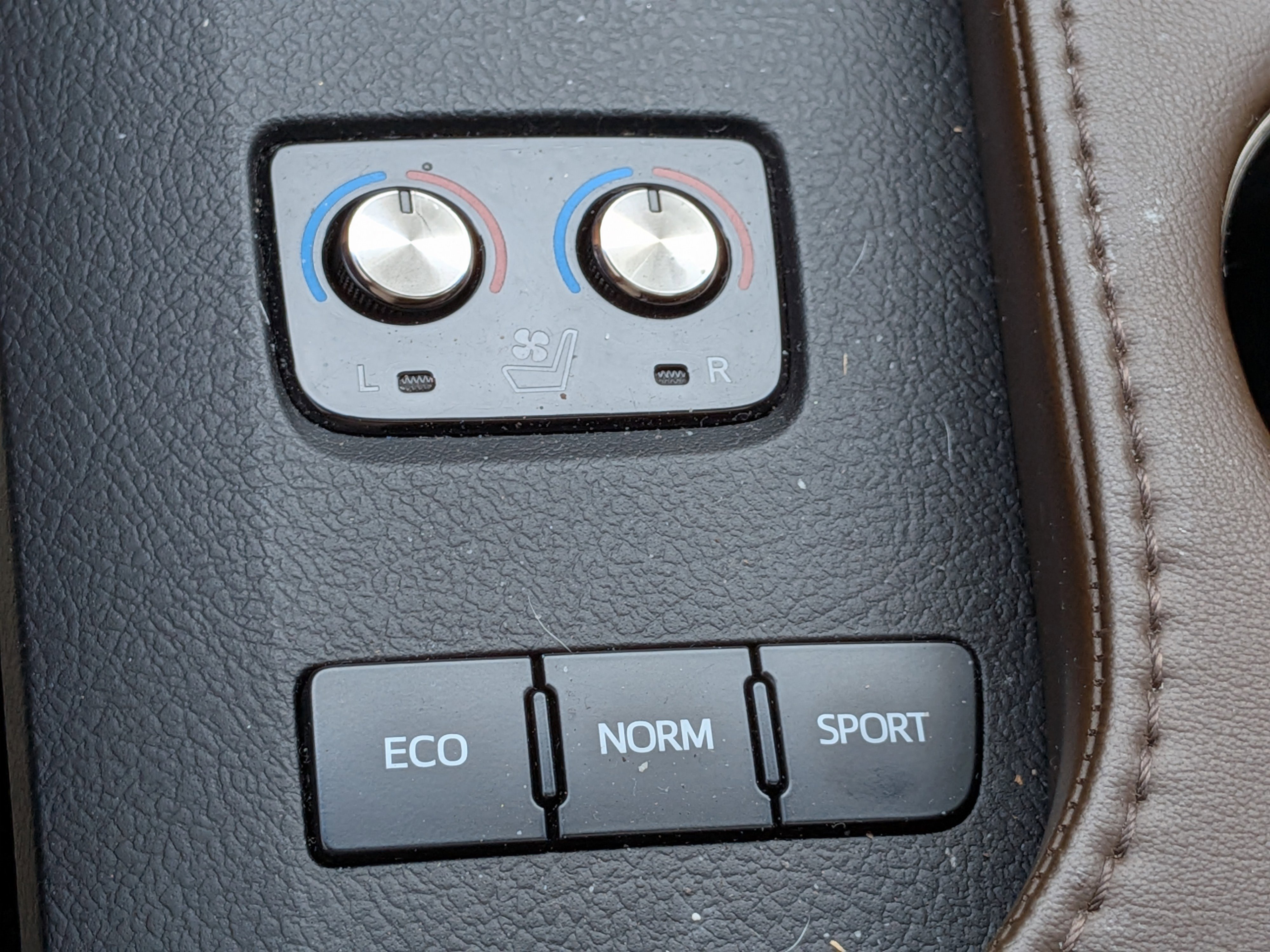 Used 2014 Toyota Avalon Limited FWD image 21