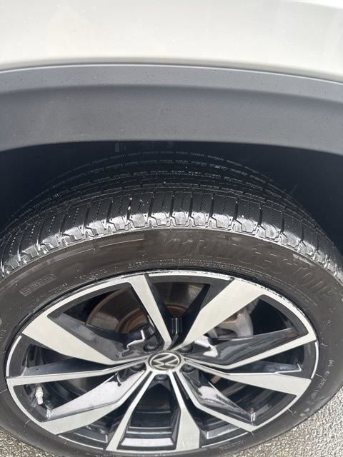 Used 2024 Volkswagen Atlas SEL Premium R-Line image 13