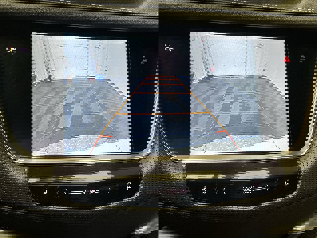 Used 2017 Cadillac XT5 Luxury w/ Driver Awareness Package image 6