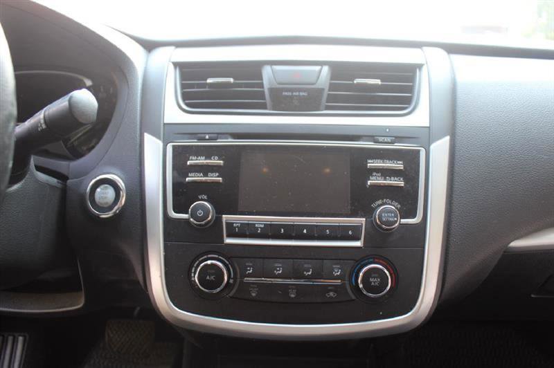 Used 2017 Nissan Altima 2.5 SR w/ LED Appearance Package FWD image 17
