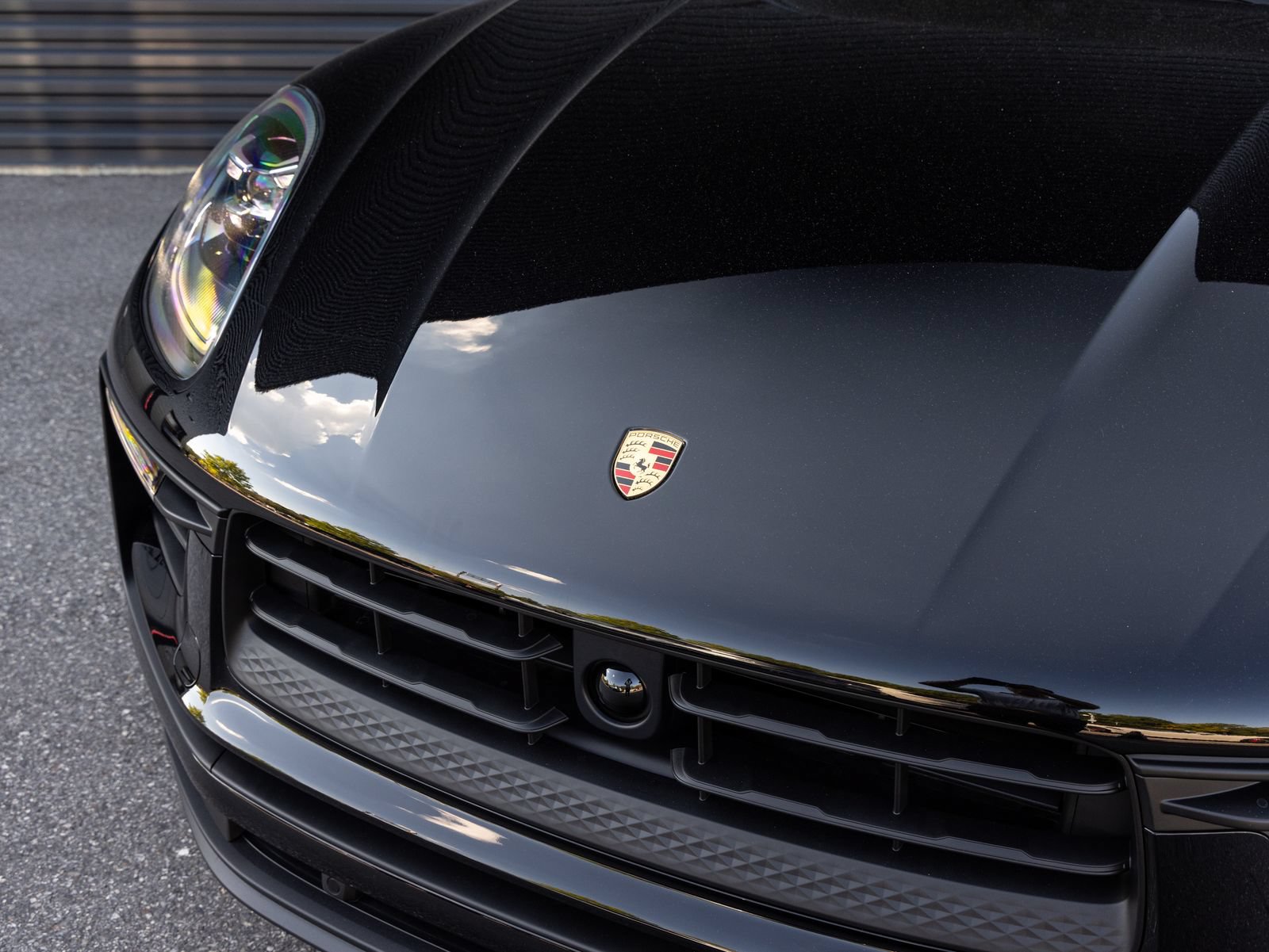 Certified 2026 Porsche Macan AWD/4WD image 10