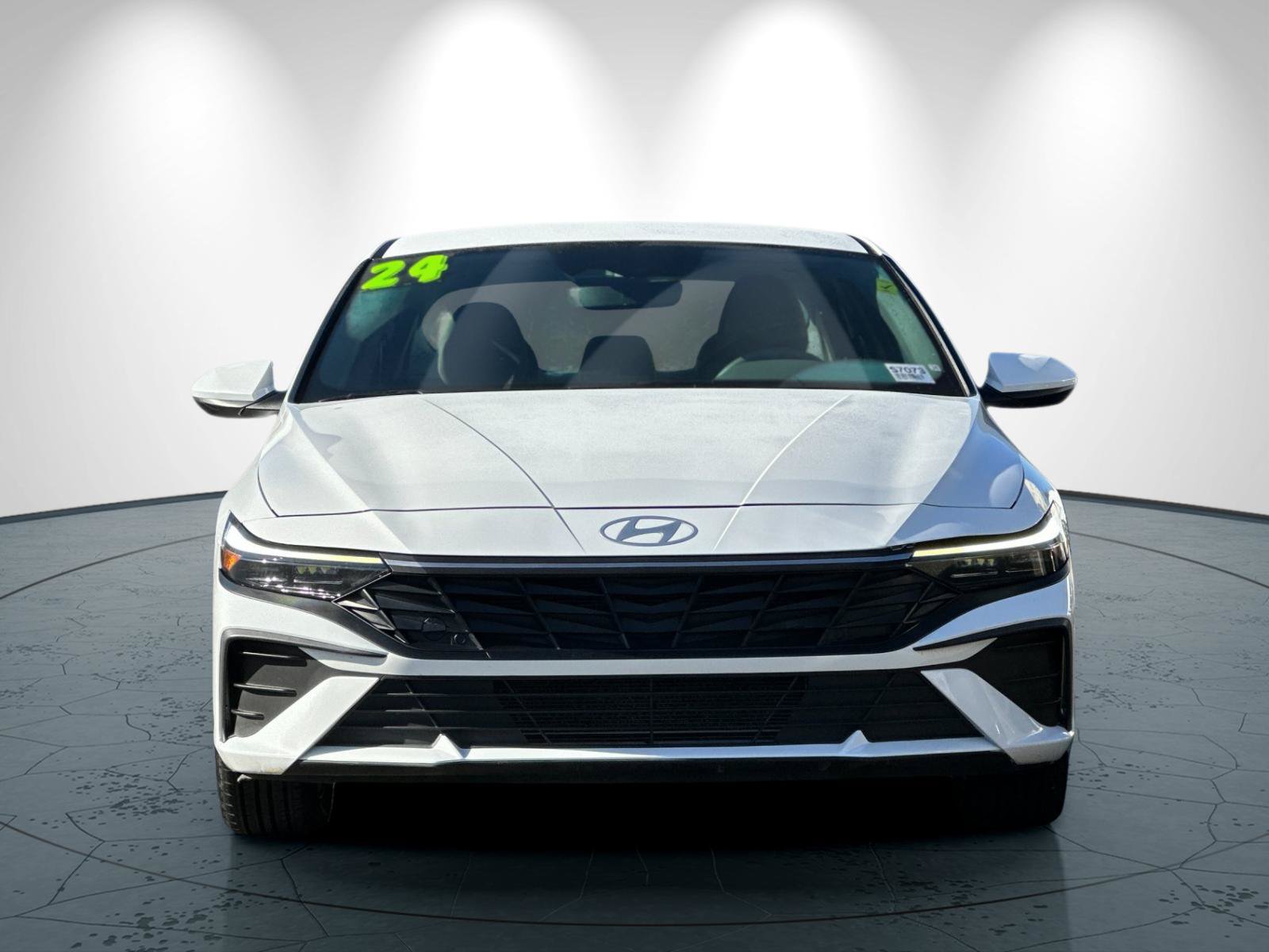 Used 2024 Hyundai Elantra SEL FWD image 9