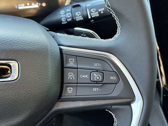 New 2025 Jeep Grand Cherokee L Laredo image 23