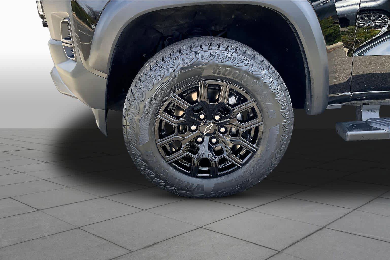 Used 2023 Chevrolet Colorado Trail Boss w/ Technology Package AWD/4WD image 11