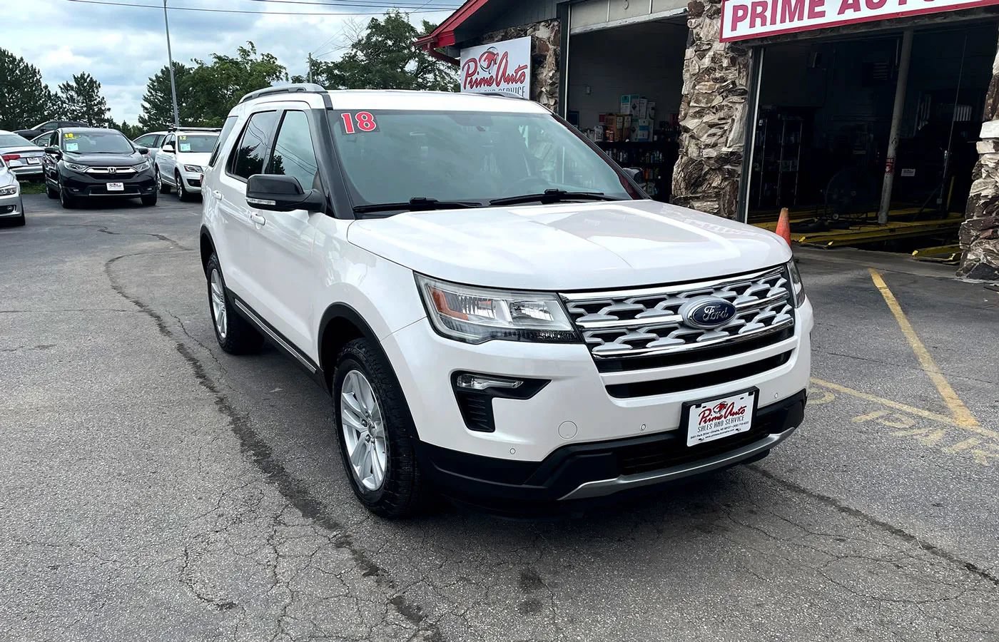 Used 2018 Ford Explorer XLT w/ Equipment Group 202A AWD/4WD image 1