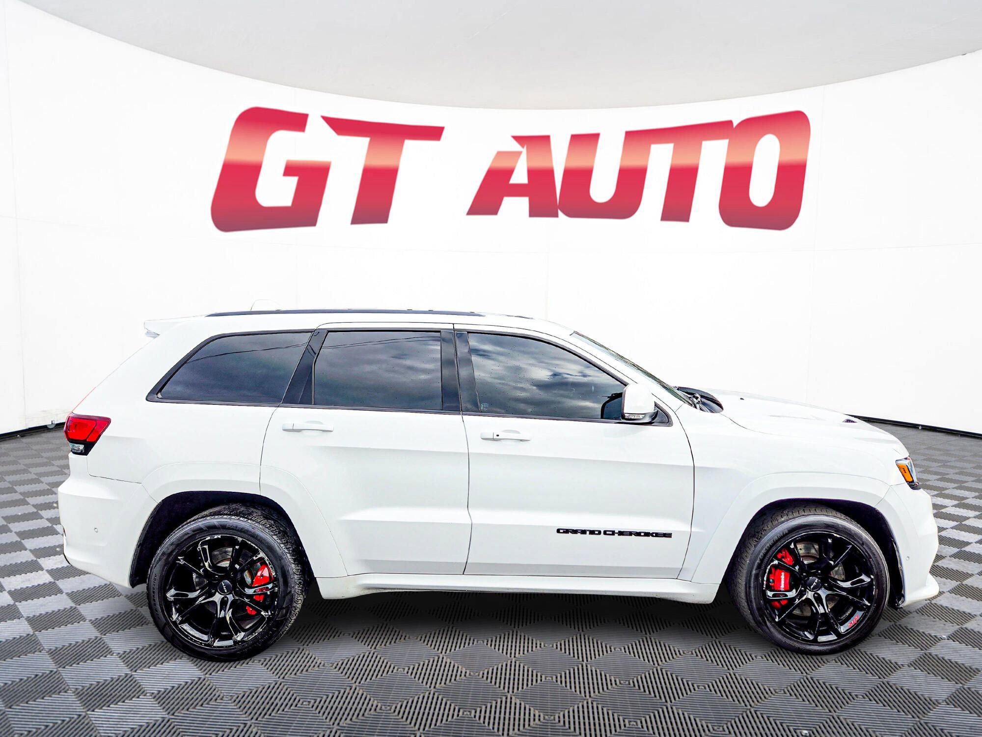Used 2020 Jeep Grand Cherokee SRT image 8