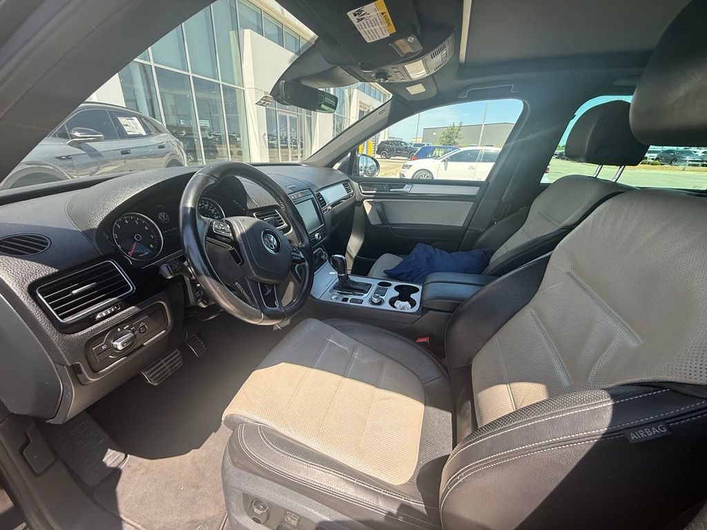 Used 2017 Volkswagen Touareg Wolfsburg Edition AWD/4WD image 8