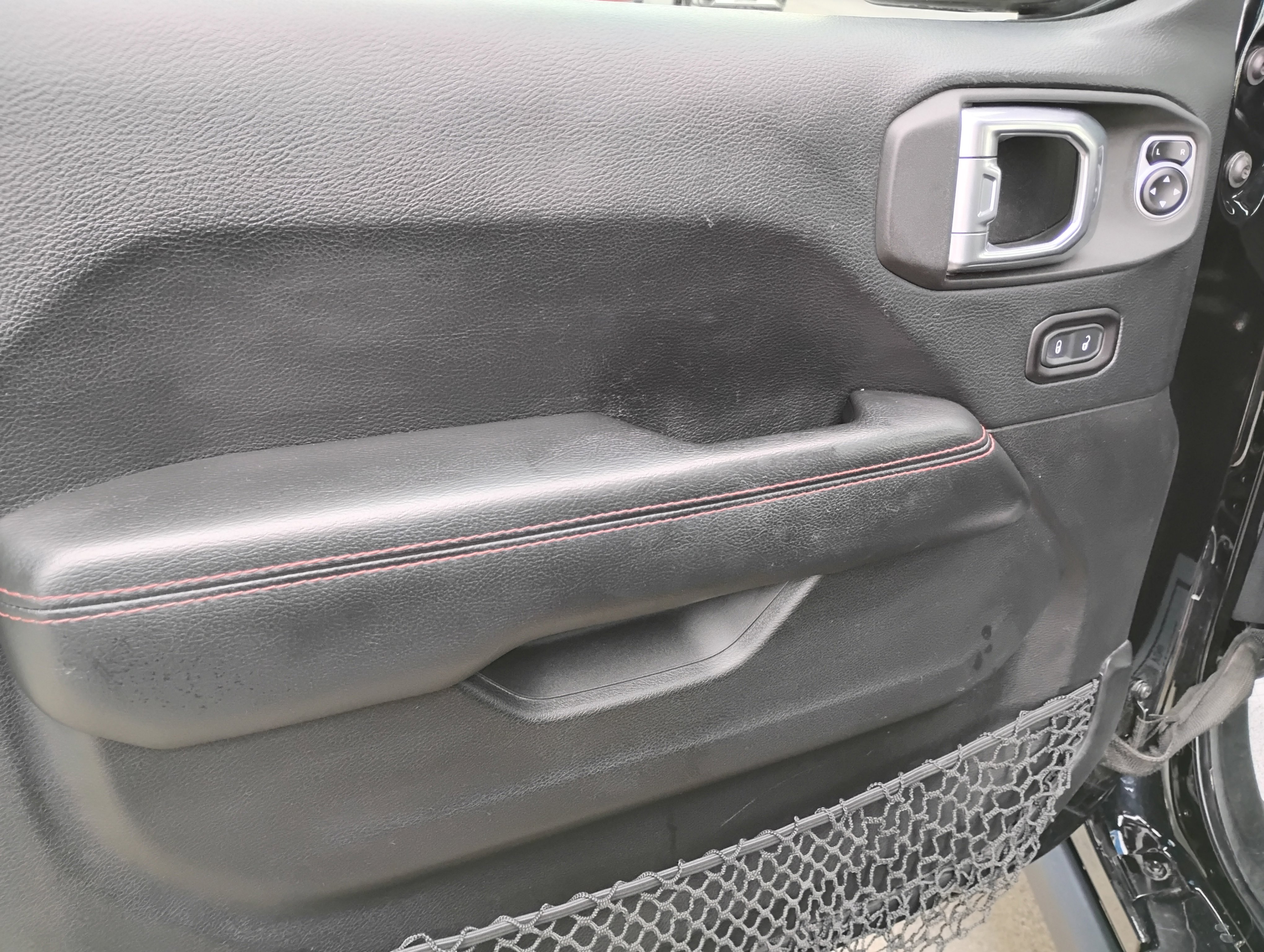 Used 2018 Jeep Wrangler Unlimited Rubicon image 16