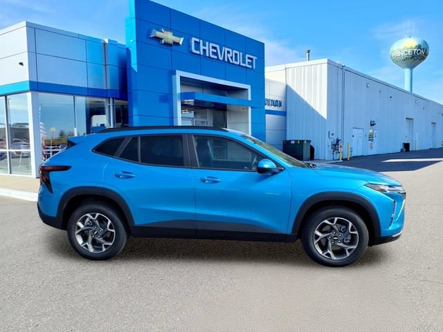 Used 2026 Chevrolet Trax LT w/ LT Convenience Package FWD image 2