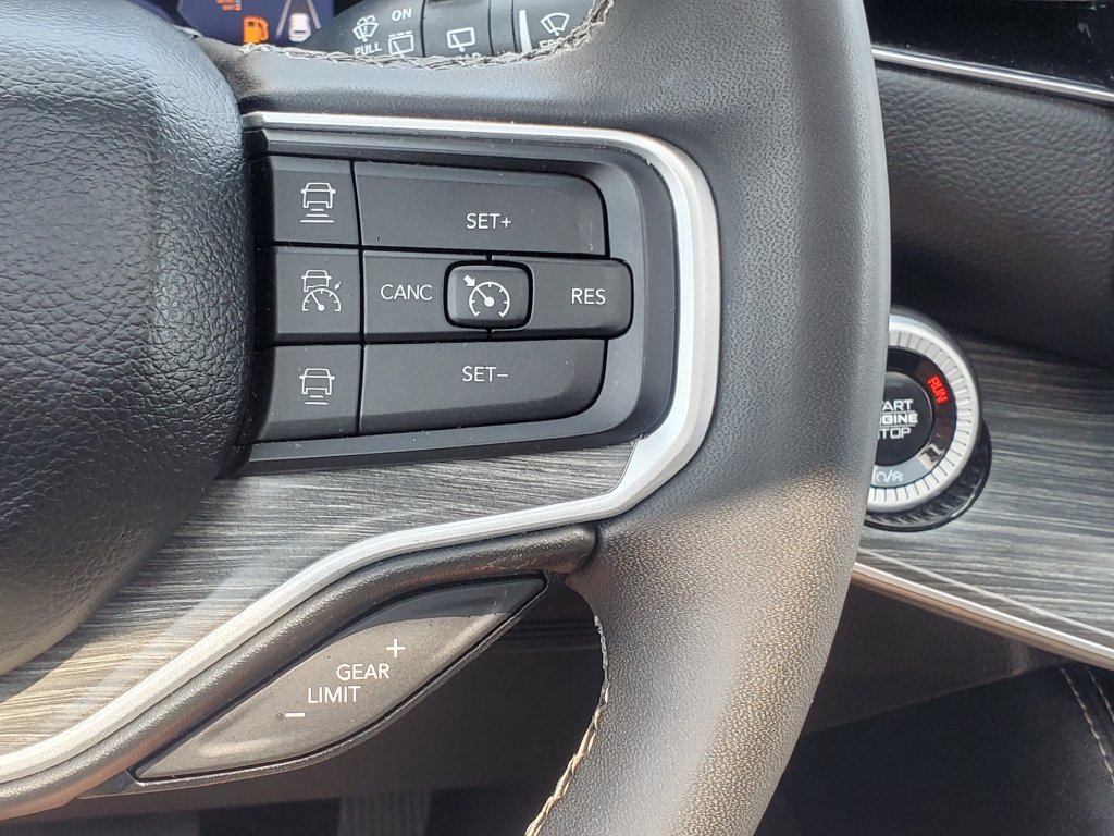Used 2024 Jeep Wagoneer L Series III w/ Premium Group I AWD/4WD image 16