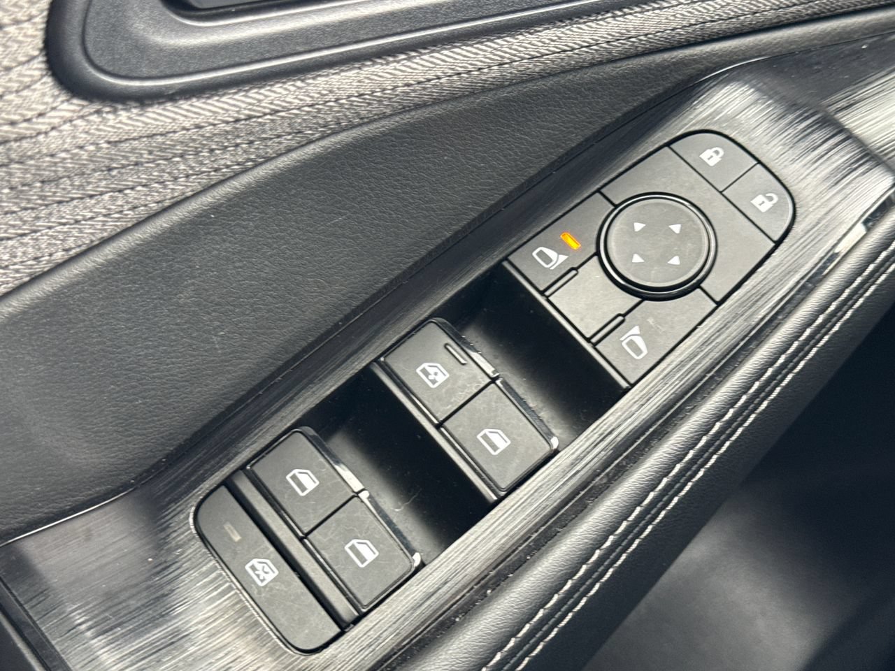 Used 2023 Nissan Rogue SV AWD/4WD image 30