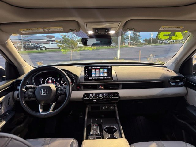 Used 2025 Honda Pilot Touring image 13