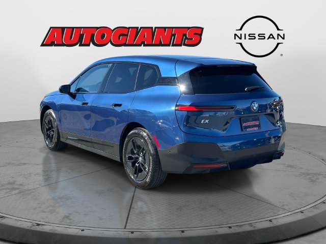 Used 2024 BMW iX xDrive50 w/ Premium Package AWD/4WD image 5