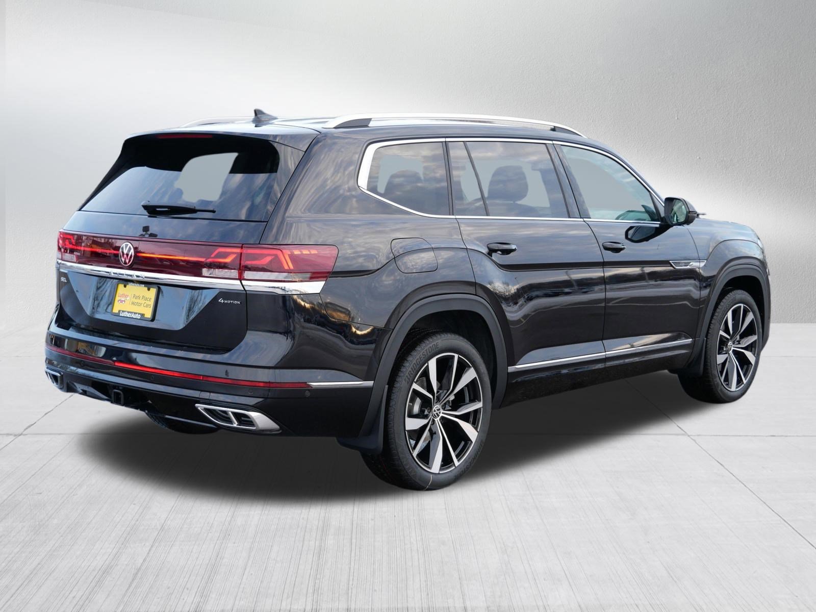New 2026 Volkswagen Atlas SEL Premium R-Line AWD/4WD image 2