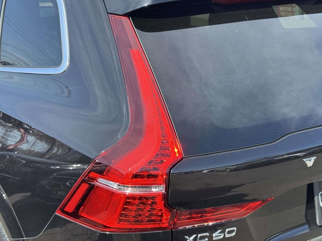 Certified 2023 Volvo XC60 B5 Plus image 8