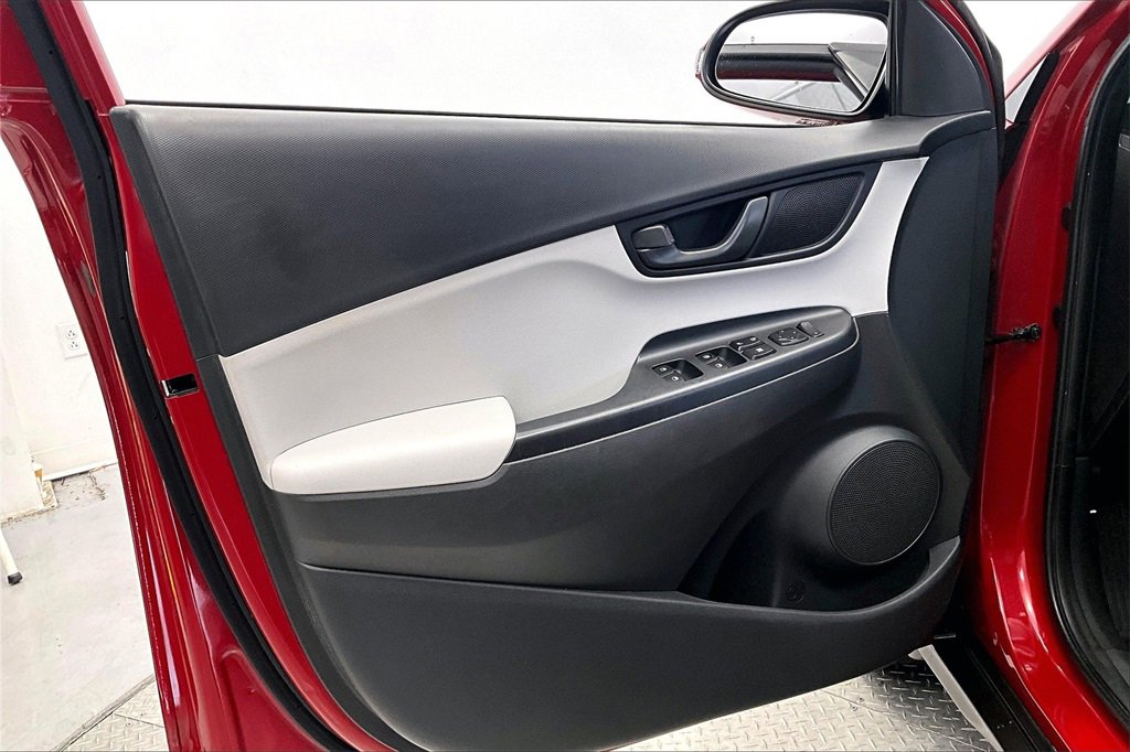 Used 2022 Hyundai Kona SEL w/ Cargo Package image 18